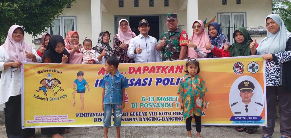 Imunisasi Polio dilakukan di Nagari Guguak VIII Koto dengan didampingi, Babinsa Guguak VIII Koto